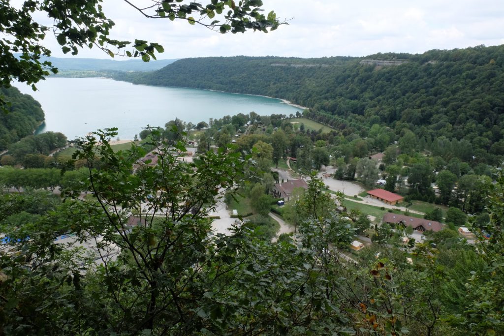 2015_0905_14583200 le domaine de Chalain, son camping, le lac